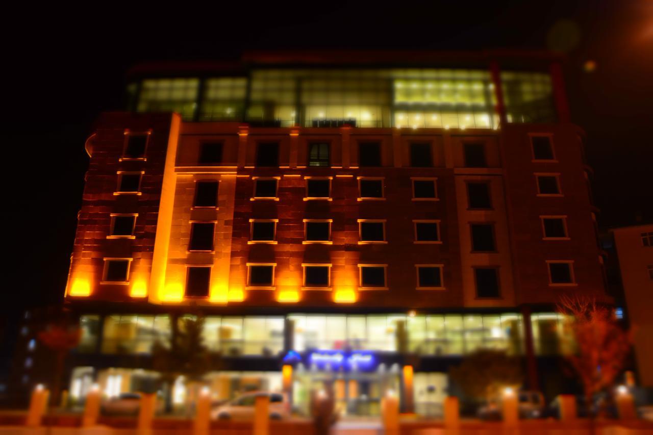 Winter City Hotel Kars Esterno foto